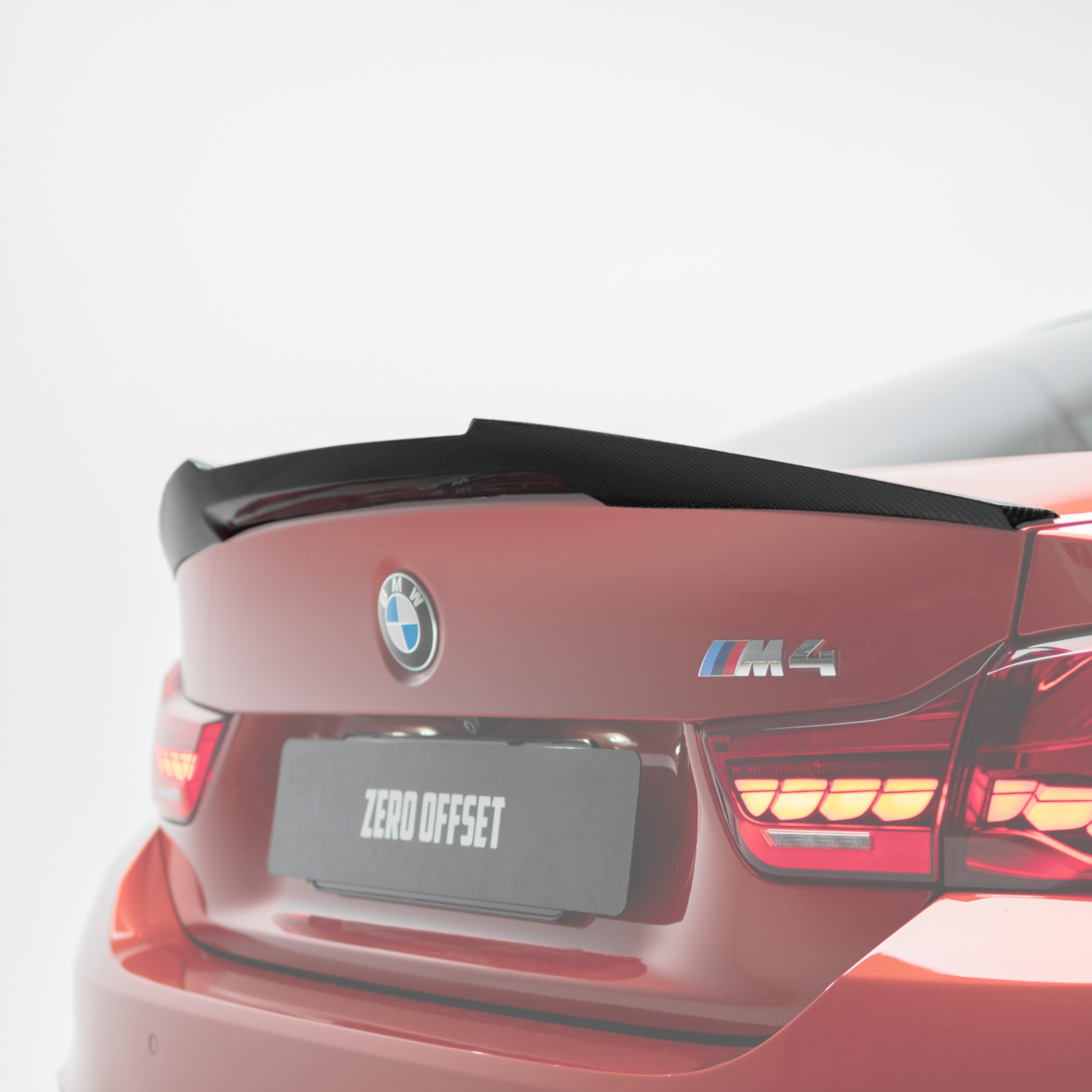 M4 Style Pre Pregged Dry Carbon Fiber Spoiler for BMW M4 F82 2014-2020