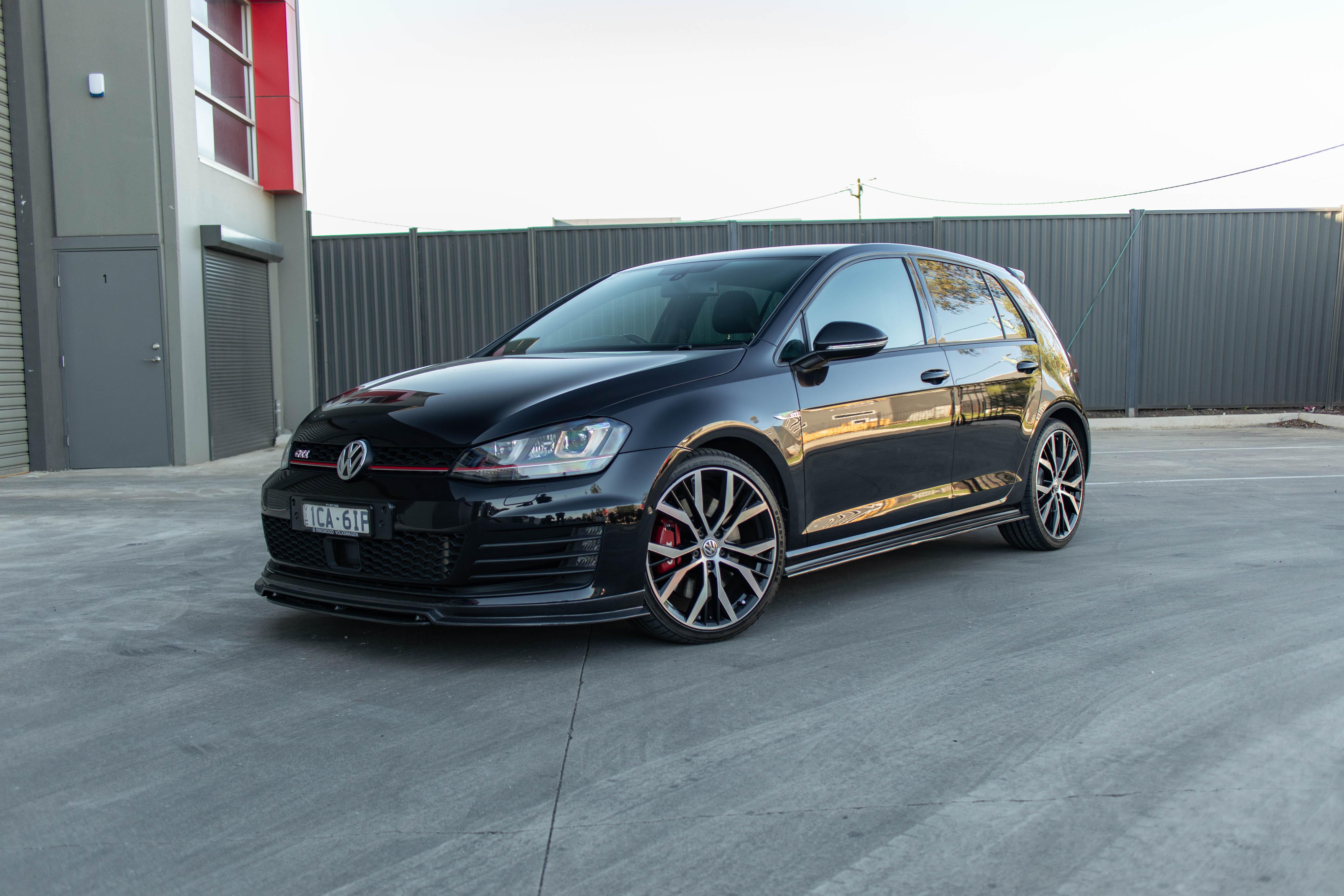 Revozport Style Side Skirts for Volkswagen Golf GTI (MK7) - 2012-17